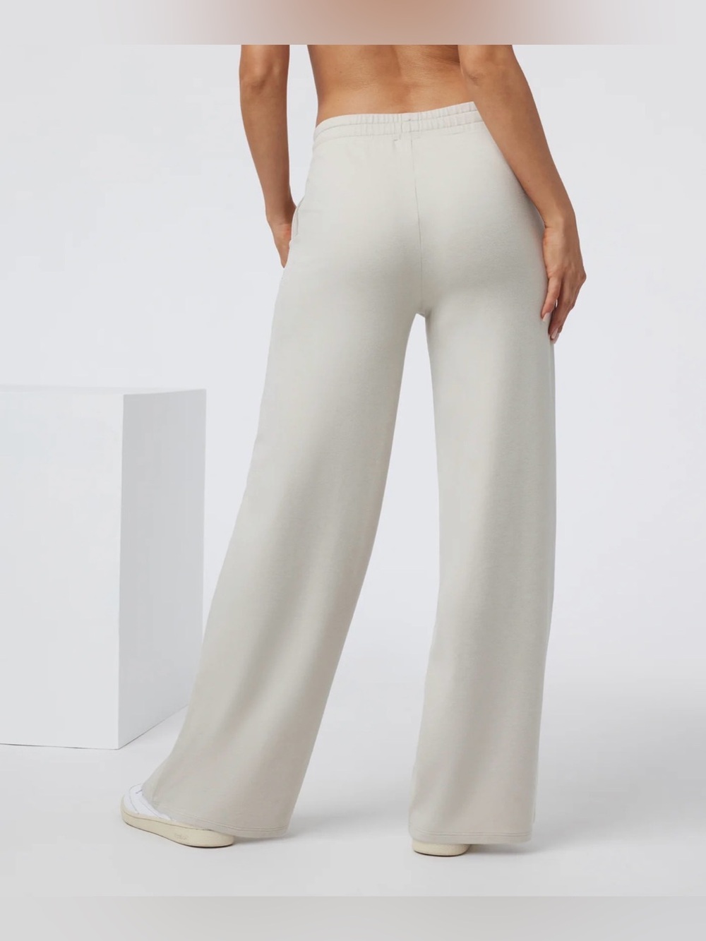 Vuori Halo Essential Wide Leg Pants in Ecru Heather in Small LONG - Picture 3 of 8